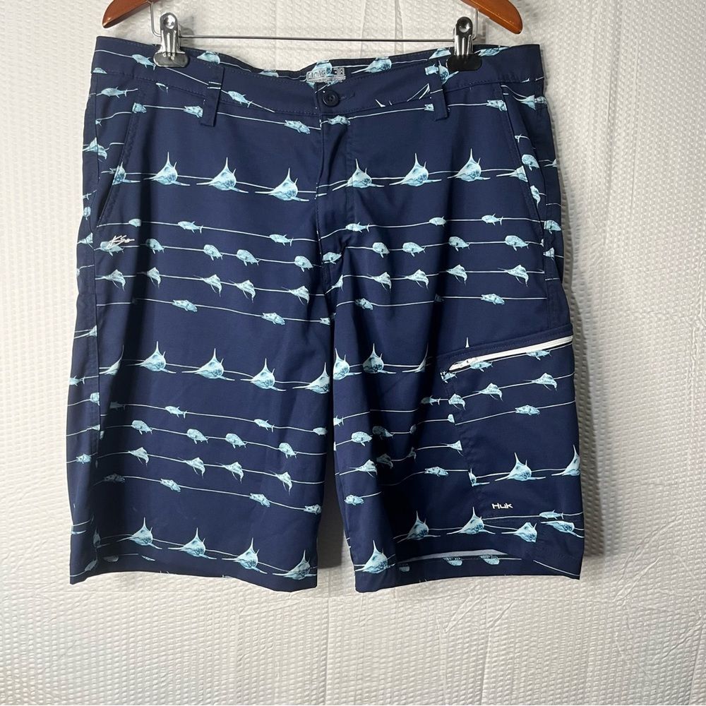 Huk Performance Fishing Flat-Front Shorts Size 38